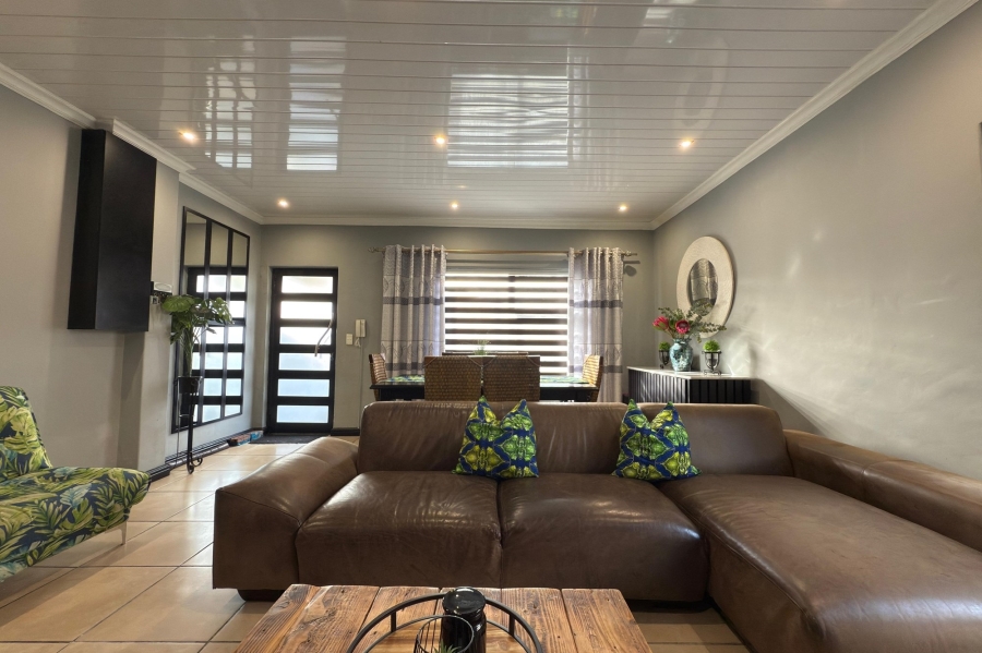 2 Bedroom Property for Sale in Kensington Western Cape